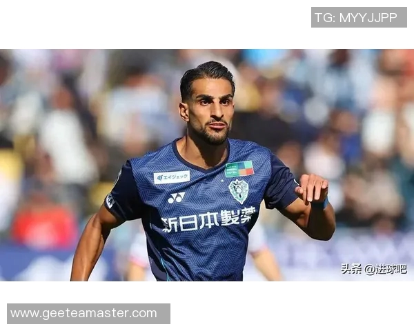 广岛三箭迎战福冈黄蜂争夺联赛关键三分全力以赴展现球队风采